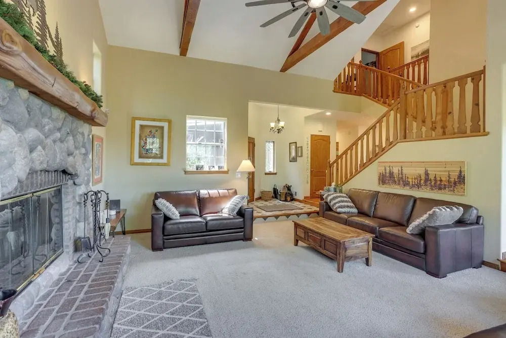 Luxe Lake Arrowhead Home w/ Deck, 3 Mi to Village