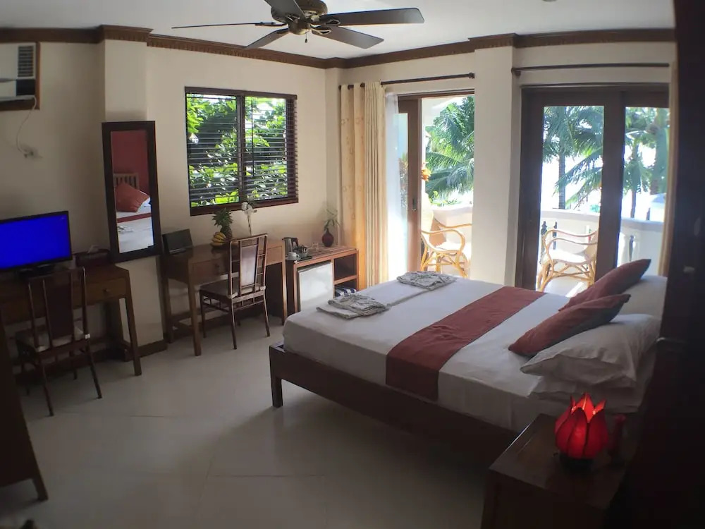 White Beach Dive & Kite Resort Carabao