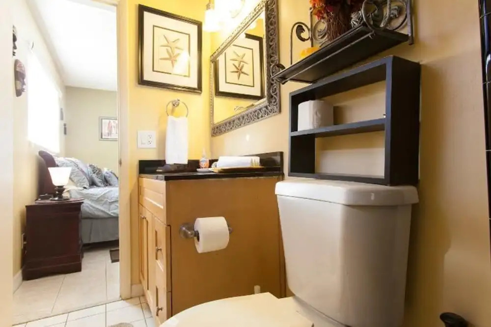 Hollywood Hills 4 Bedrooms 3 Bathrooms Home