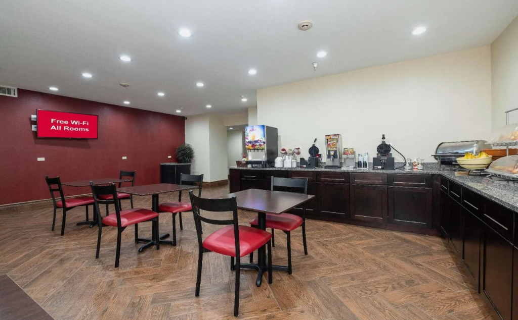 Econo Lodge Inn & Suites