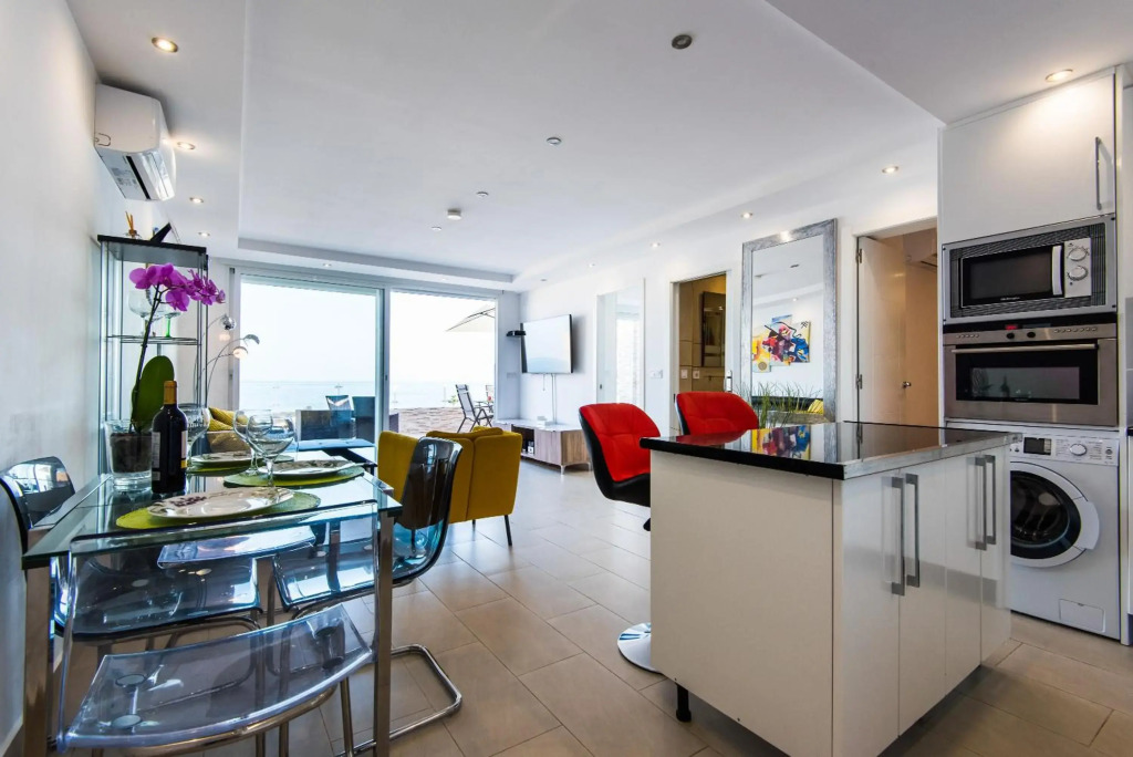 Seashore Bungalow Stunning