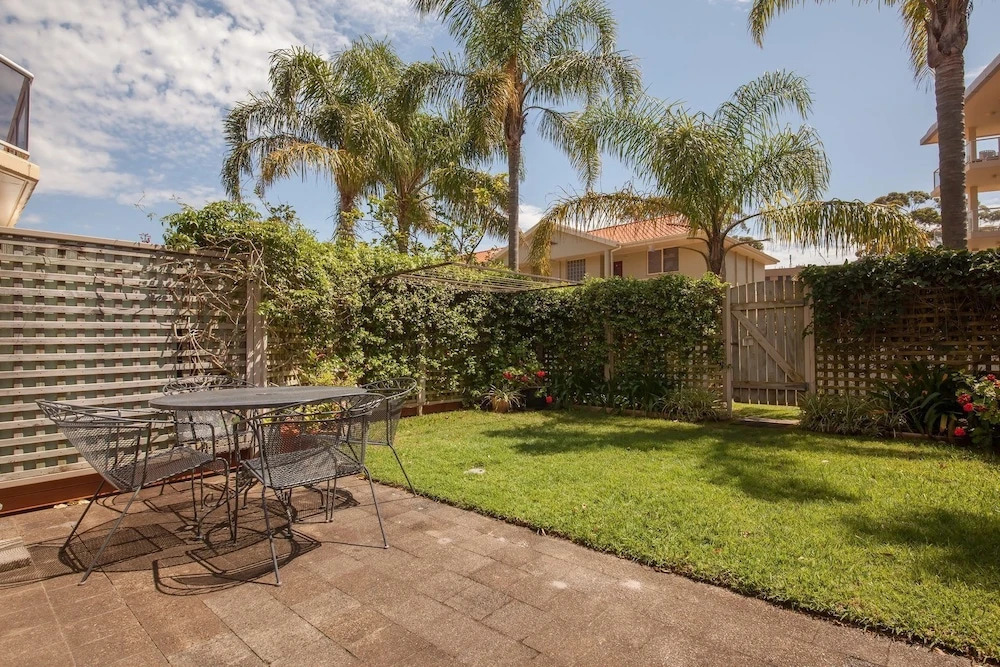 Kristie Court 2, 7 Weatherly Cl close to the beach with WiFi