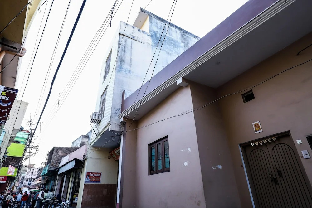 OYO 12742 Vasundhra Heights