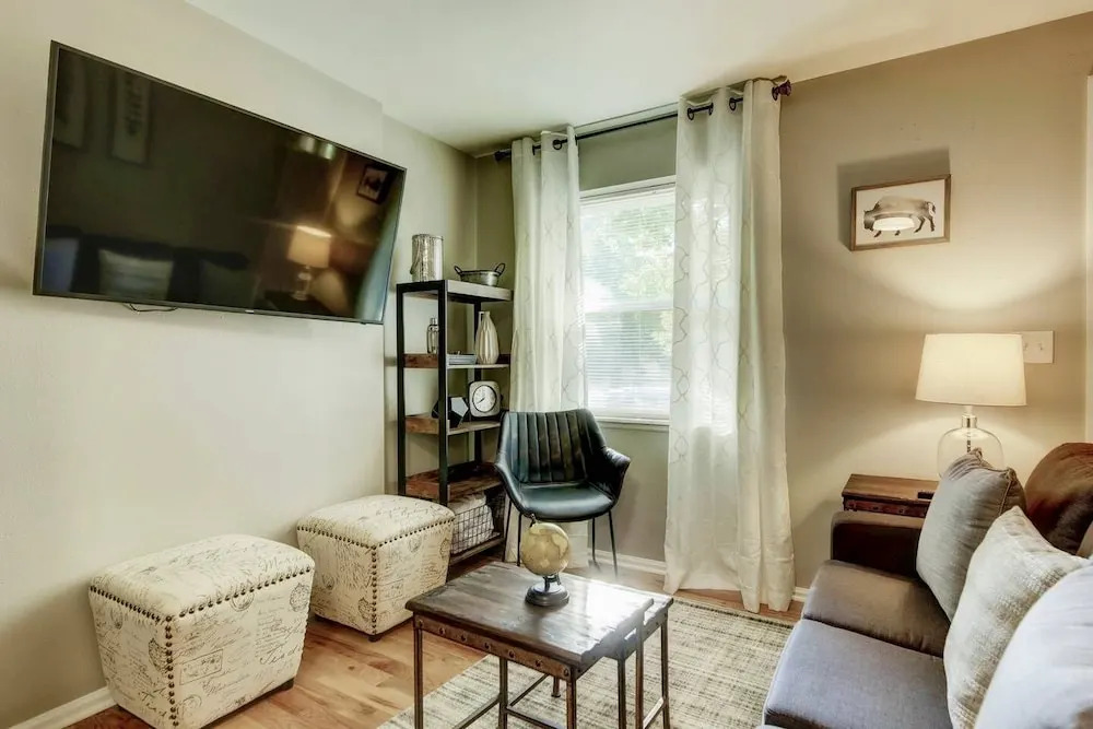 New Charming Denver Apt 2BD Sleeps 6 Great Location!