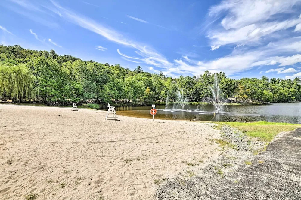 Gas Grill, Lake Access: Scenic Poconos Retreat