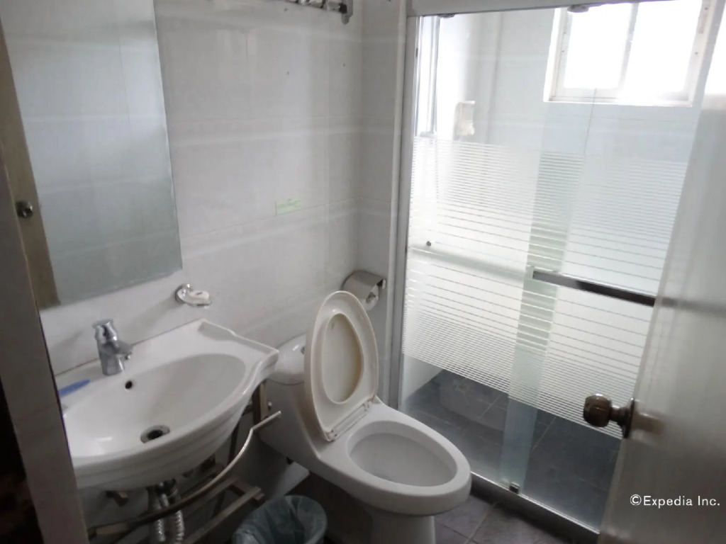 OYO 138 White Palace Hotel
