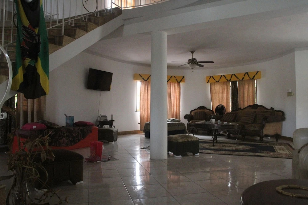 Sweetsop Jamaica Villa and Tour