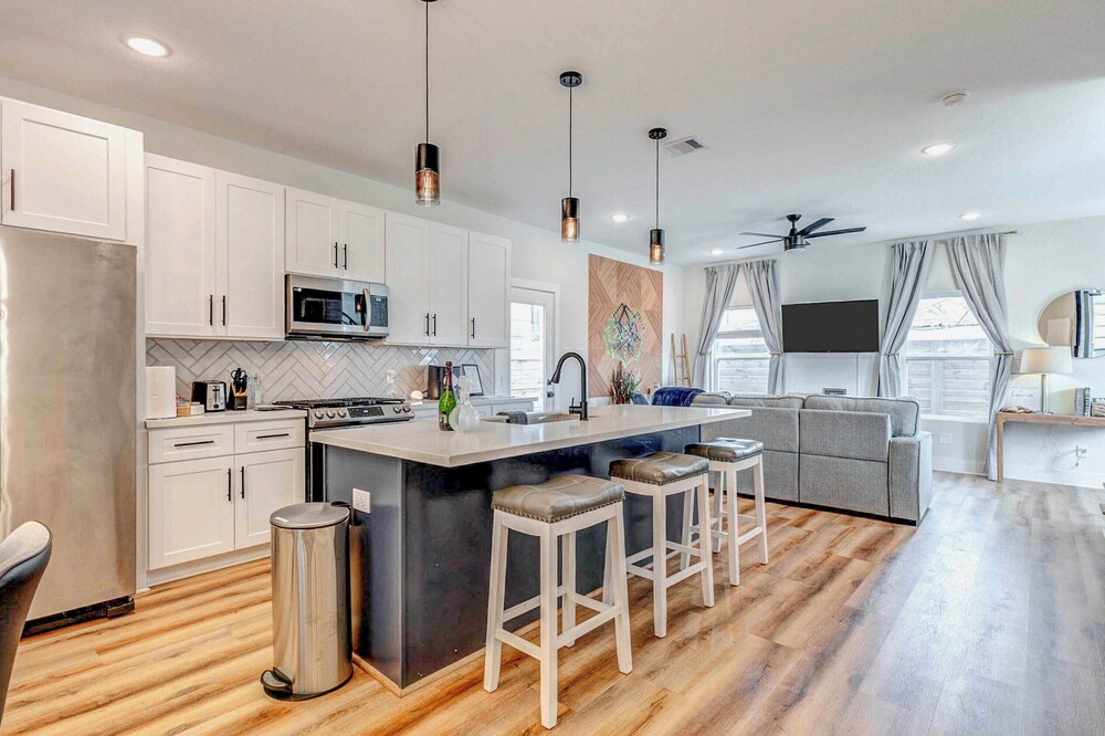 Explore Houston! Pet-friendly Home Near Downtown