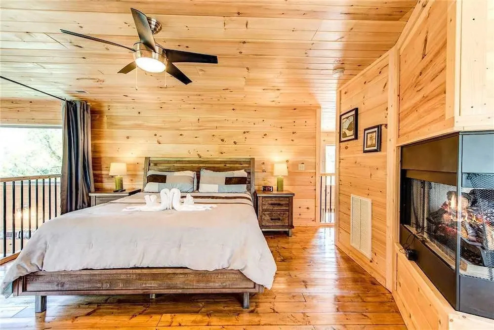 Mountain Splash 2 Bedroom Home with Private Pool