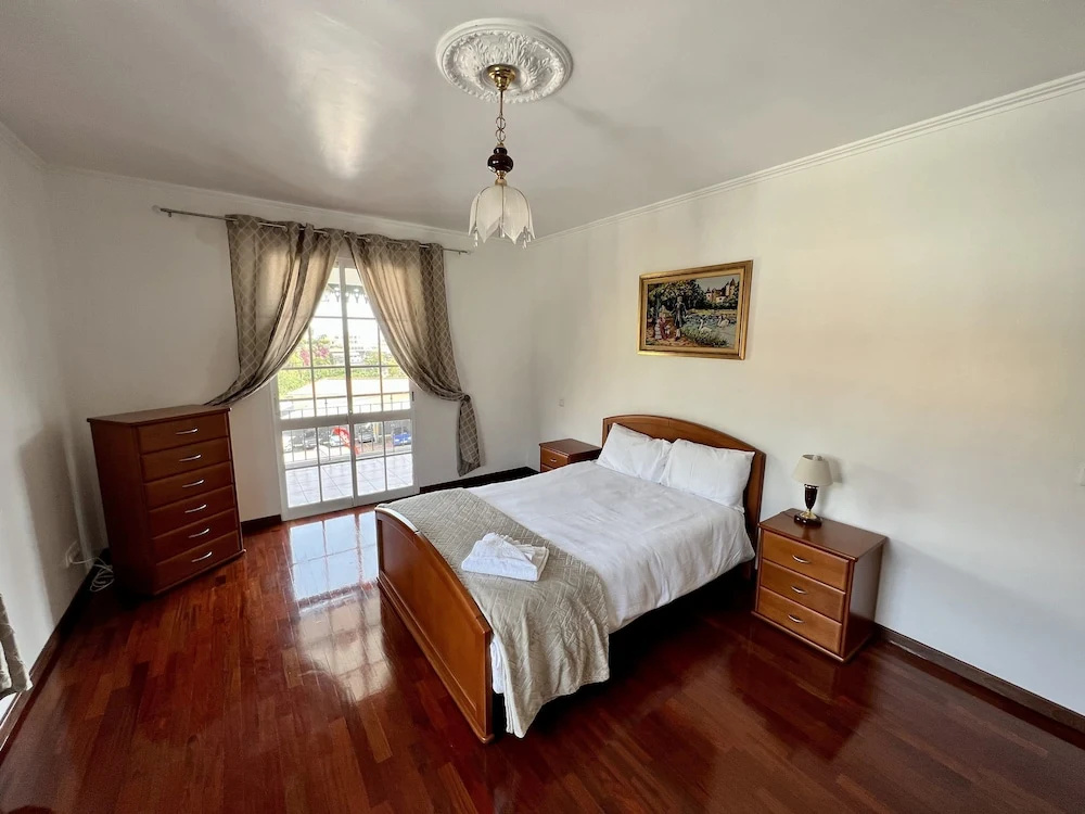 Classic Tranquil Madeiran 4-Bedroom Villa Funchal