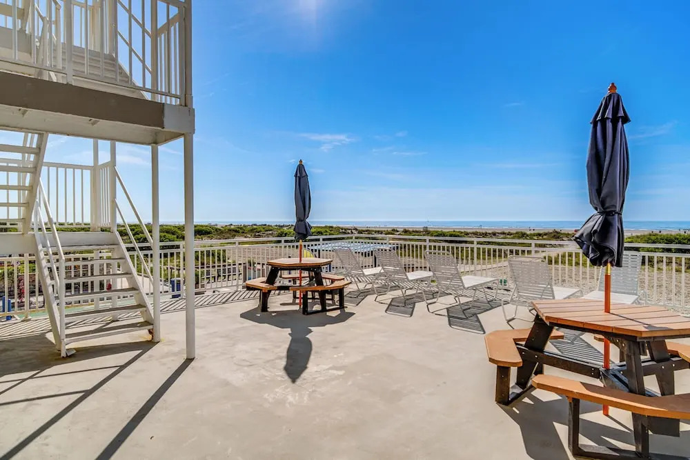 Walk to Shore: Wildwood Crest Studio w/ Pool View!