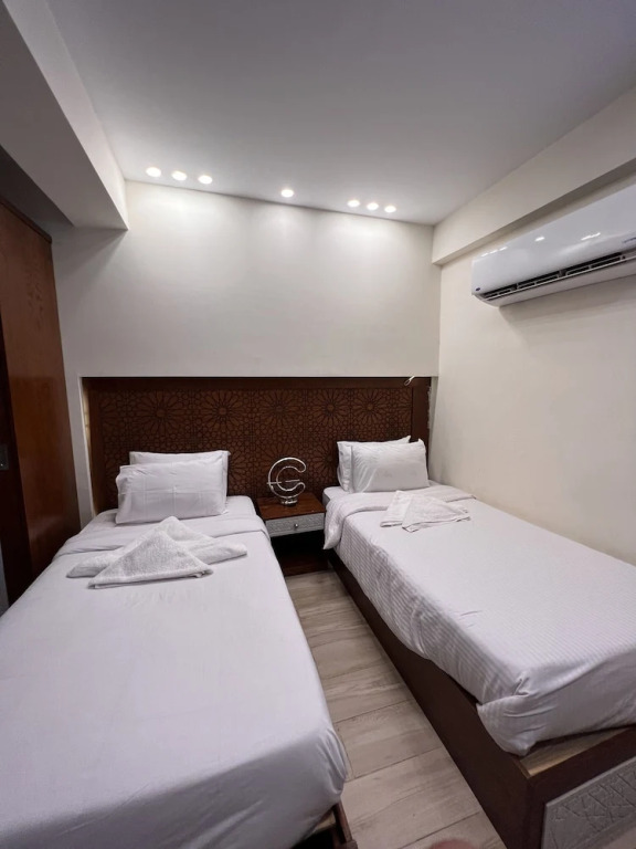 Pyramids Palace view inn With Rooftop Access & free airport pickup