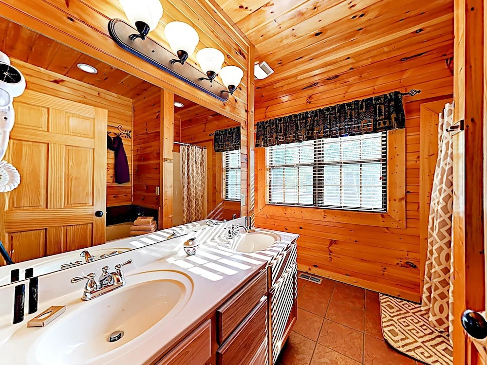 1268 Sevierville - 4 Br Cabin