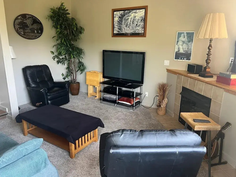 Forest Park 3 Bed 4 Bath Townhome