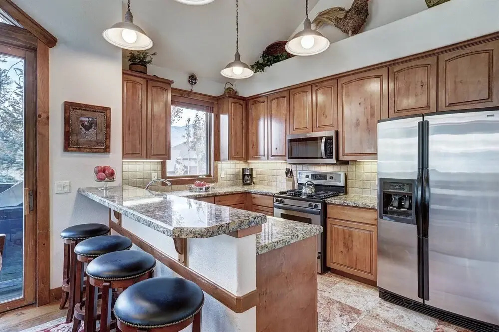 Ski-in/ski-out 3 Bedroom Townhome at Snowflake Lift With Private Hot Tub
