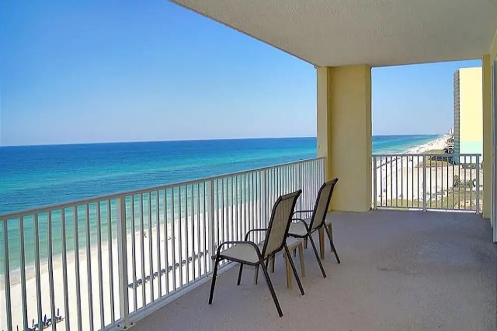 Ocean Reef 909 230814 by RedAwning
