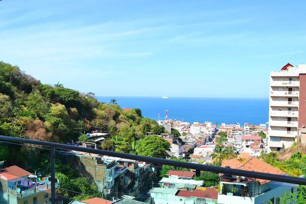 Condo Torre Diamante 305 by MDR