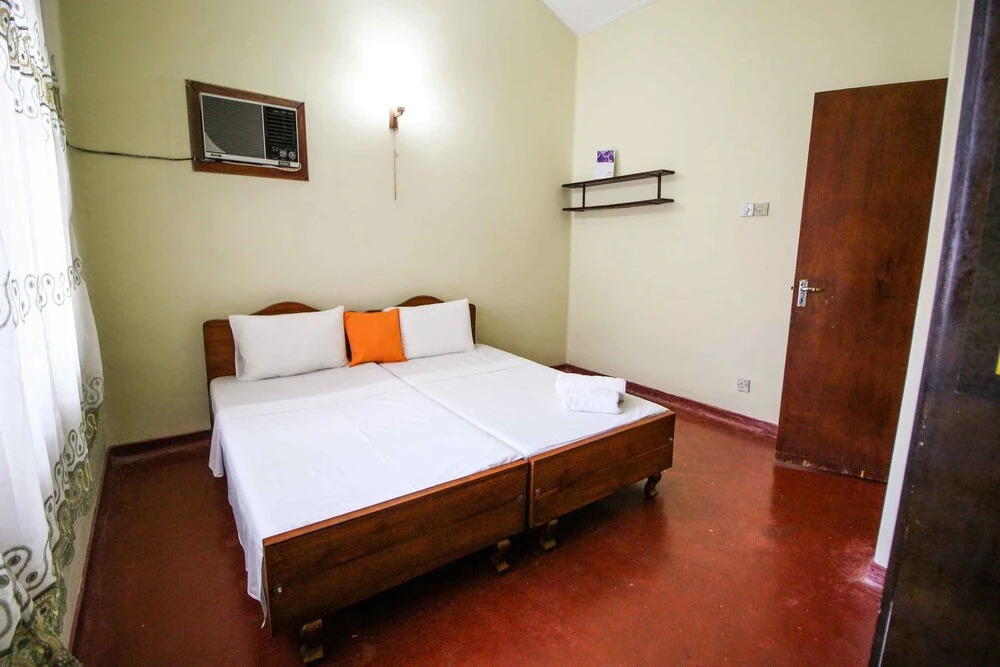 Yoho Airport Way Bungalow