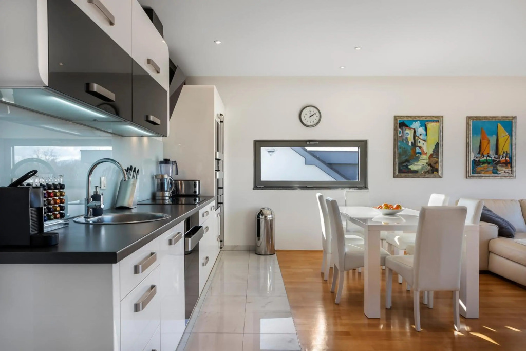 Contemporary apartment with rooftop terrace in Maribor