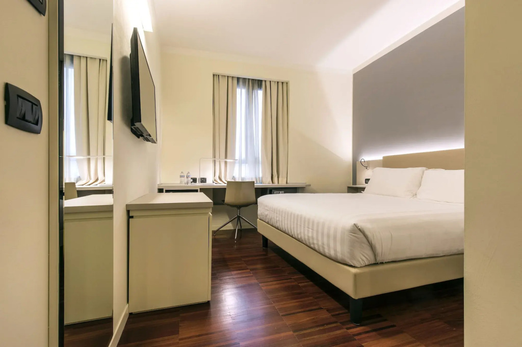 43 Station Hotel