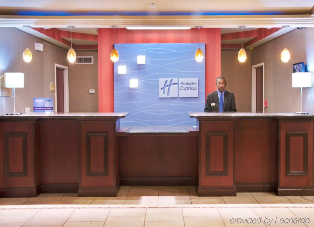 Holiday Inn Express & Suites Alexandria by IHG