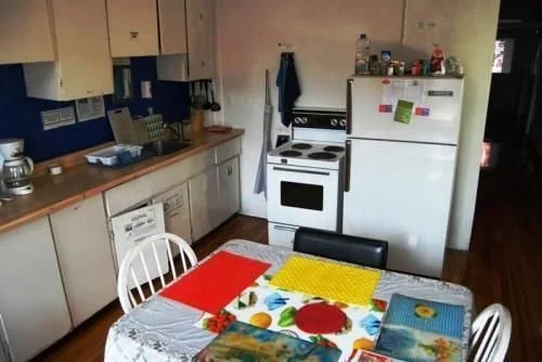 Econo Hostel