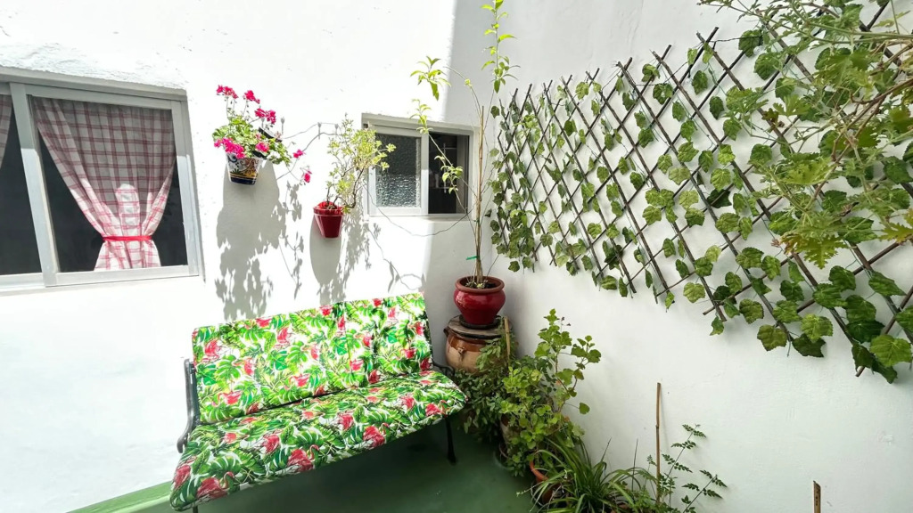 Cozy Town House With Terrace and Free Wifi