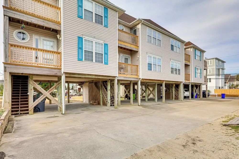 Walk to Ocean: Carolina Beach Condo w/ 2 Balconies