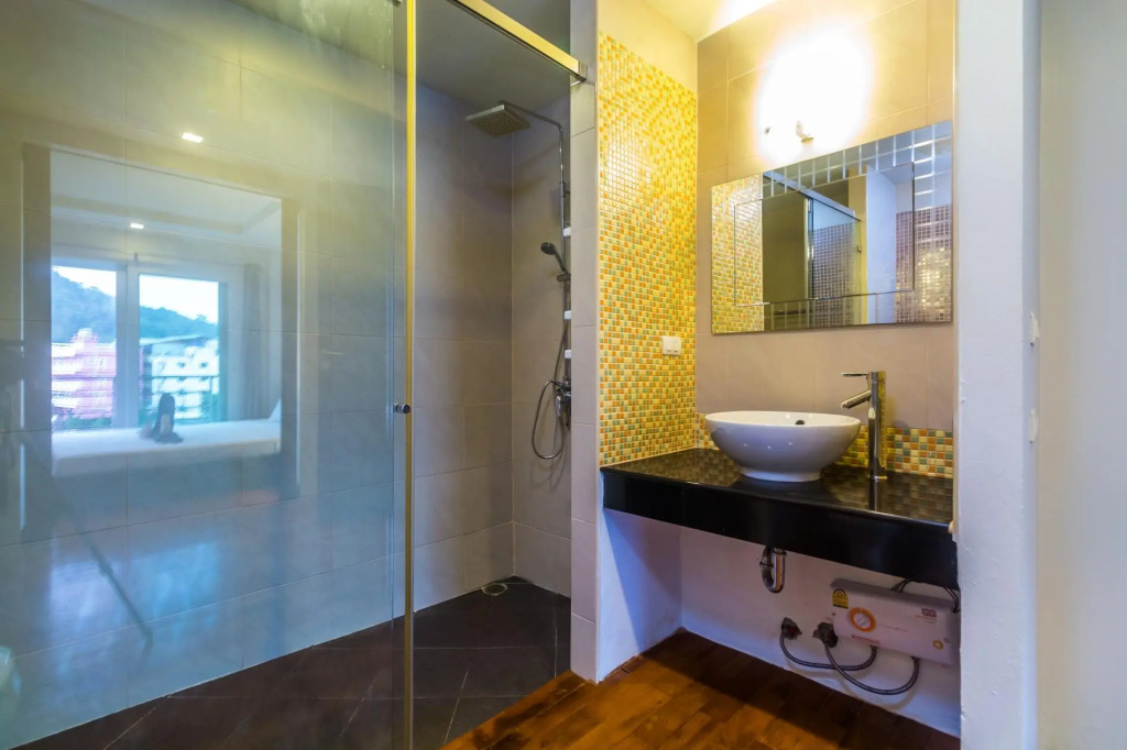 HLC501 - Patong apartment  for 4, market and beach