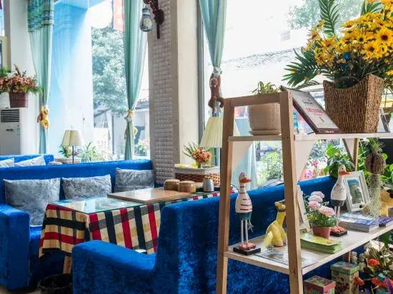 Q+ Dove Flower Hotel (Emei Mountain Baoguo Temple)