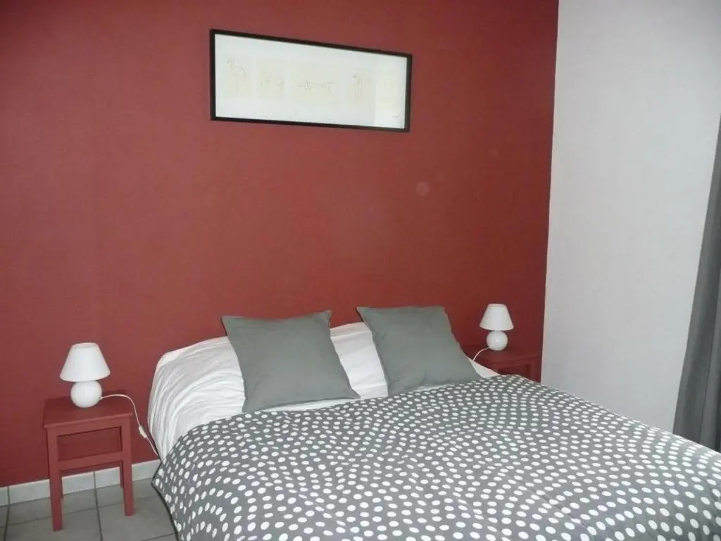 Gîte spacieux en campagne avec jacuzzi, sauna et jeux extérieurs - FR-1-496-52