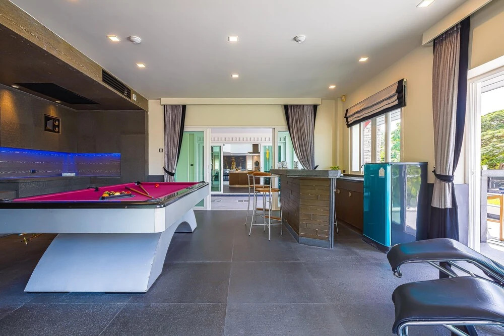 Luxury Mansion 6 BR on Golf Course JB