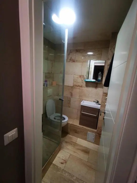 Luxury apartment. 10 minutes taxi ride to center