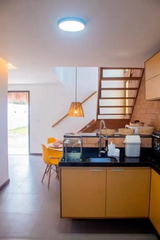 Maravilhosa Casa Amarela 70m da Praia 3 Quartos