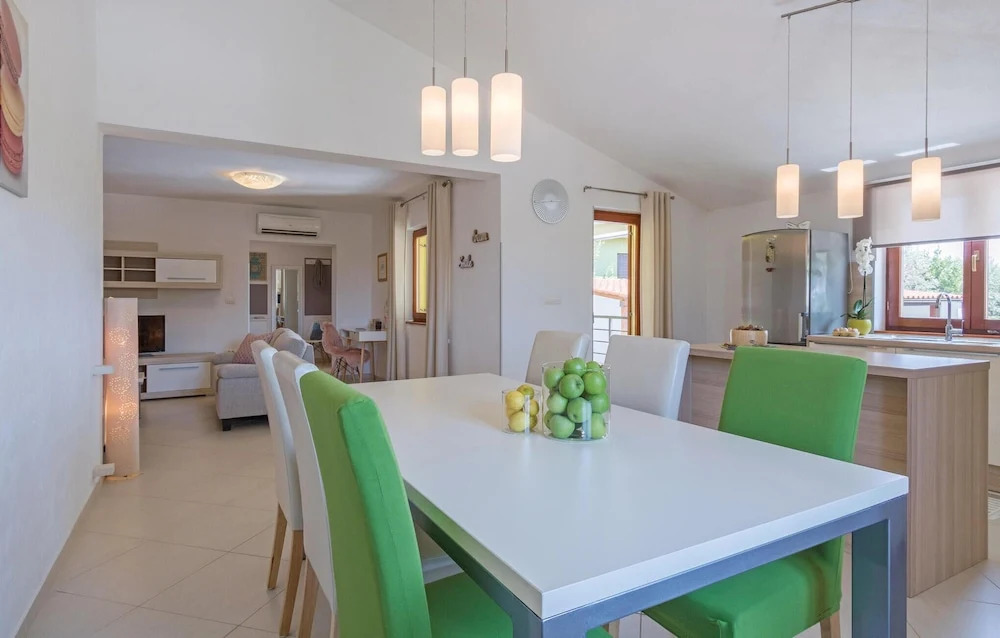 Gorgeous Home In Galizana