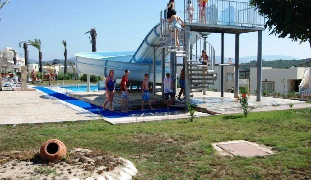 Turquoise Homes Adabuku 2 Bedrooms Pool