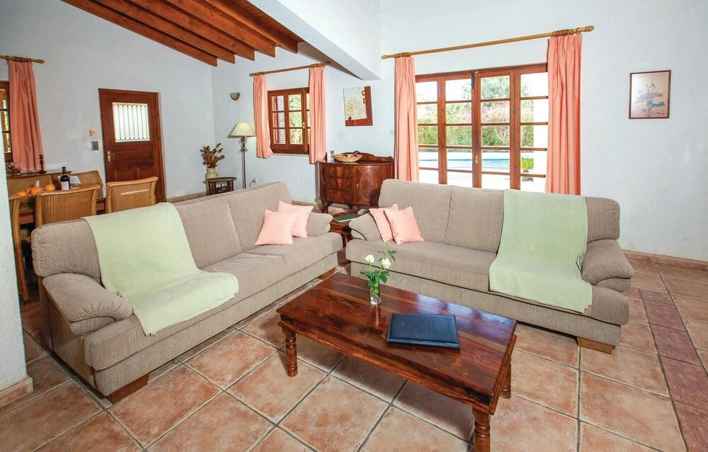 Amazing Home in Laatchi With 3 Bedrooms, Outdoor Swimming Pool and Swimming Pool