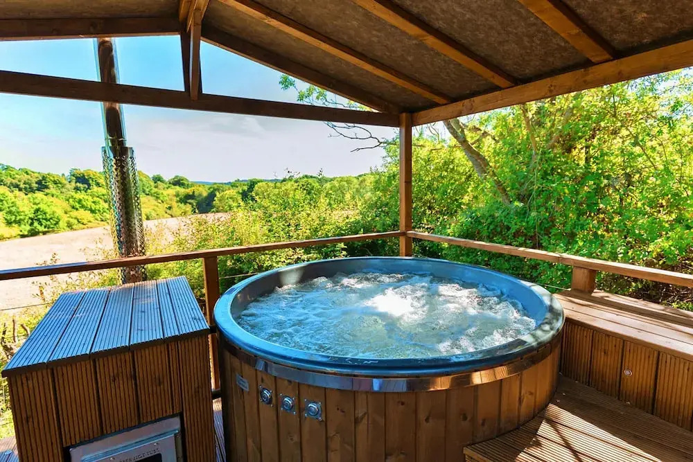 Chalet in Kent With Hot Tub & Countryside Views