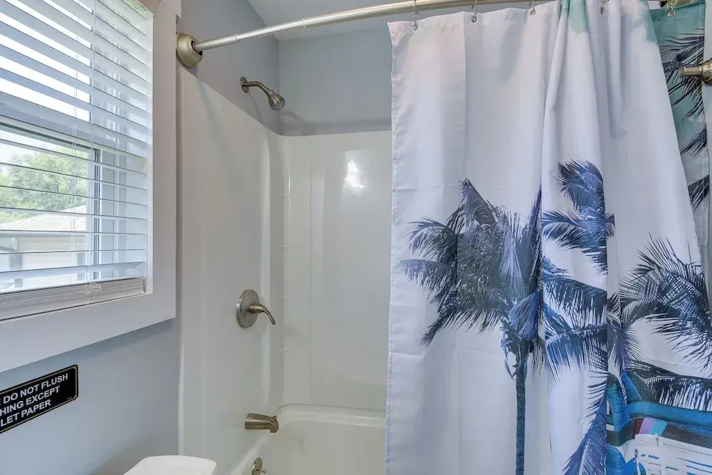 1 Mi to Beach & Pier! Chic Ocean Isle Studio