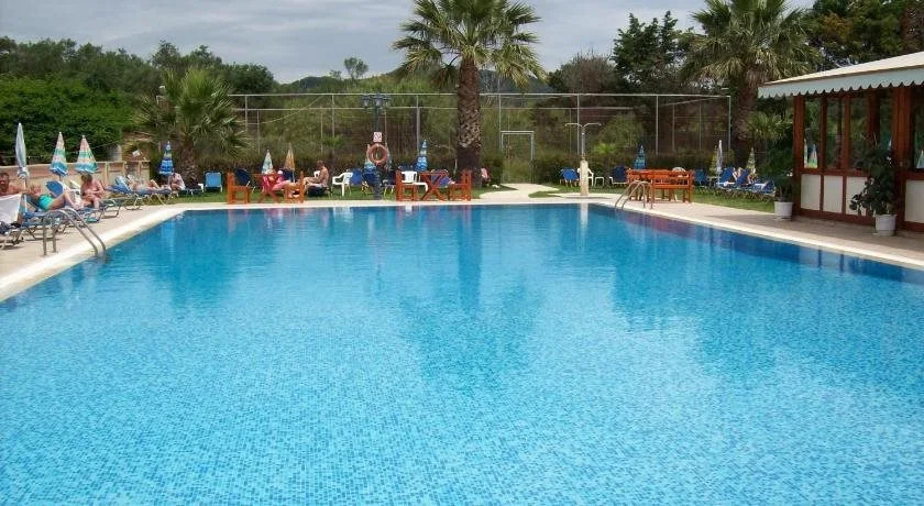 Thomas Bay Hotel