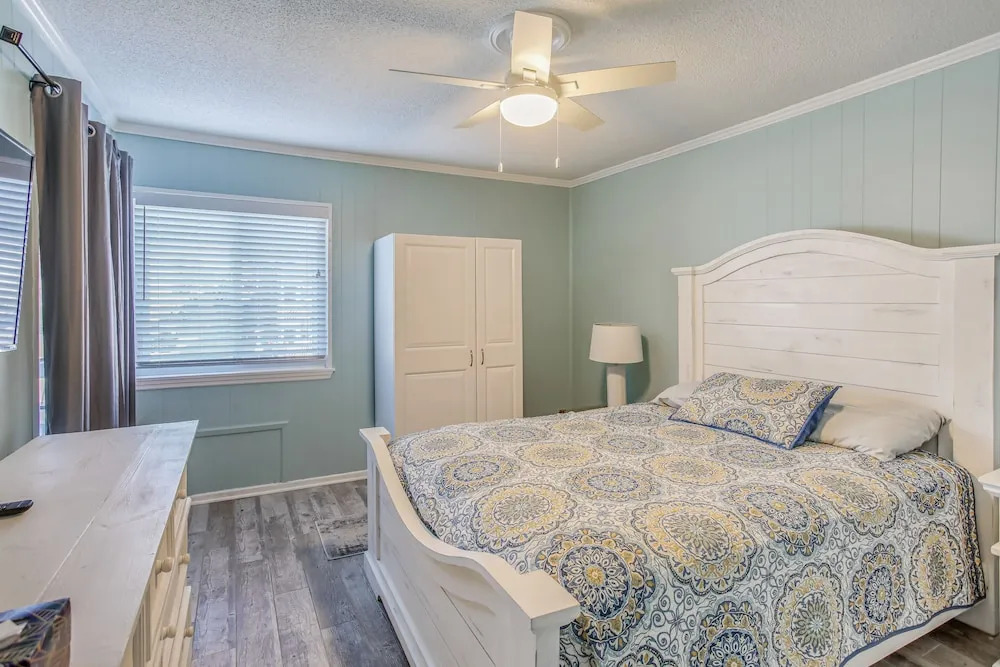 Myrtle Beach Condo w/ Balcony + Ocean Views!