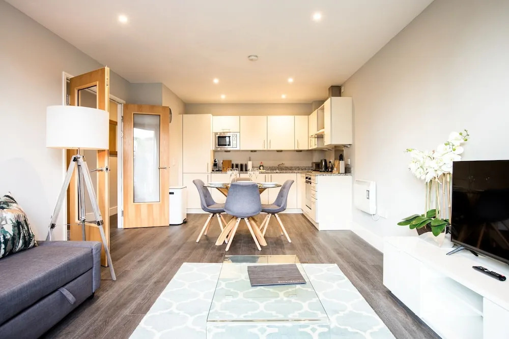 The Wren Beautiful Apartment inc parking