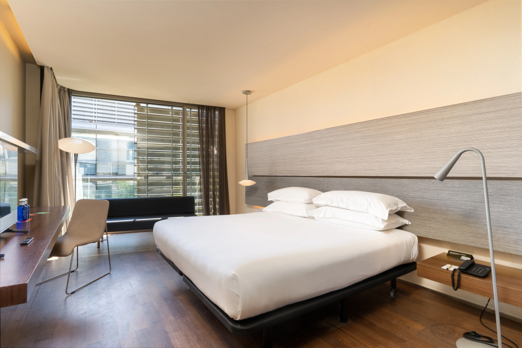 B Hotel