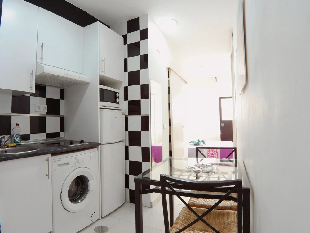 Estudio en bajos y patio int 4m2 en Puerta del Angel AZBB2