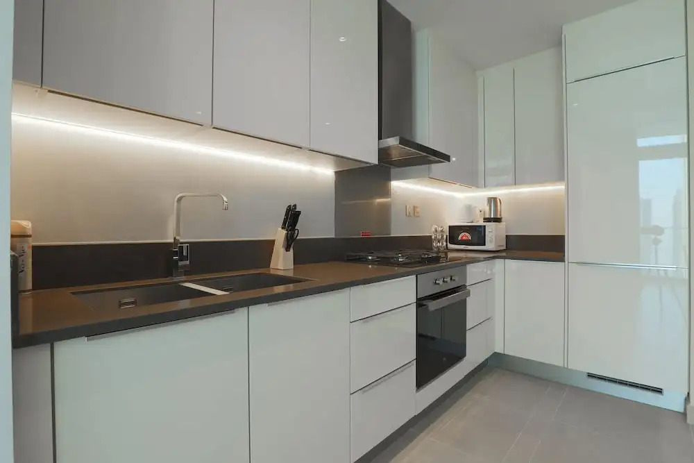 OYO Home 258 1BHK Marina Gate 2