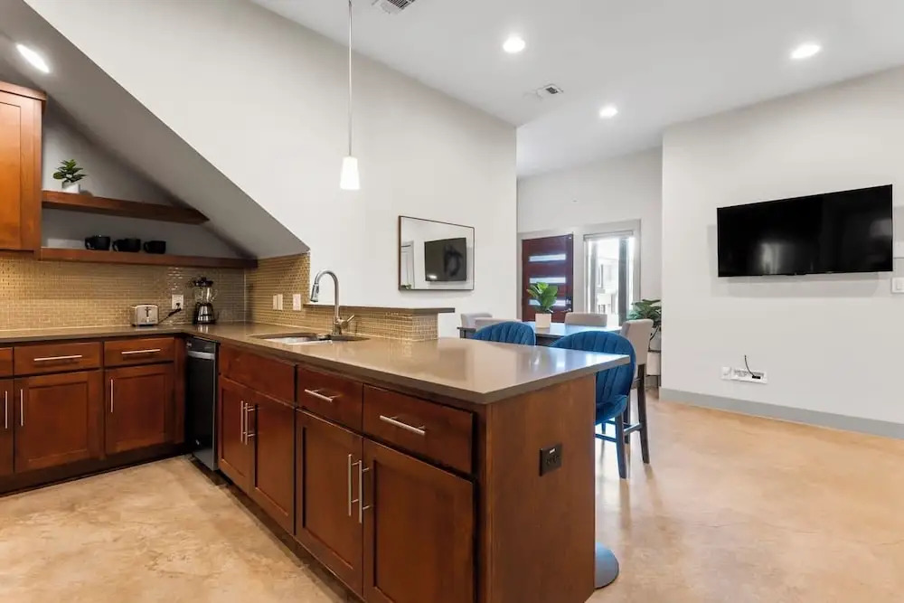 Chic & Homey 3BR Close to Downtown