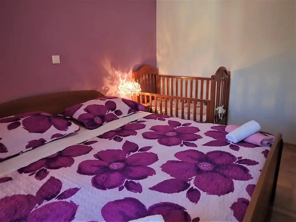 Lovely 3 Bedroom Holiday Home With Nice Covered Terrace, Near the Sea