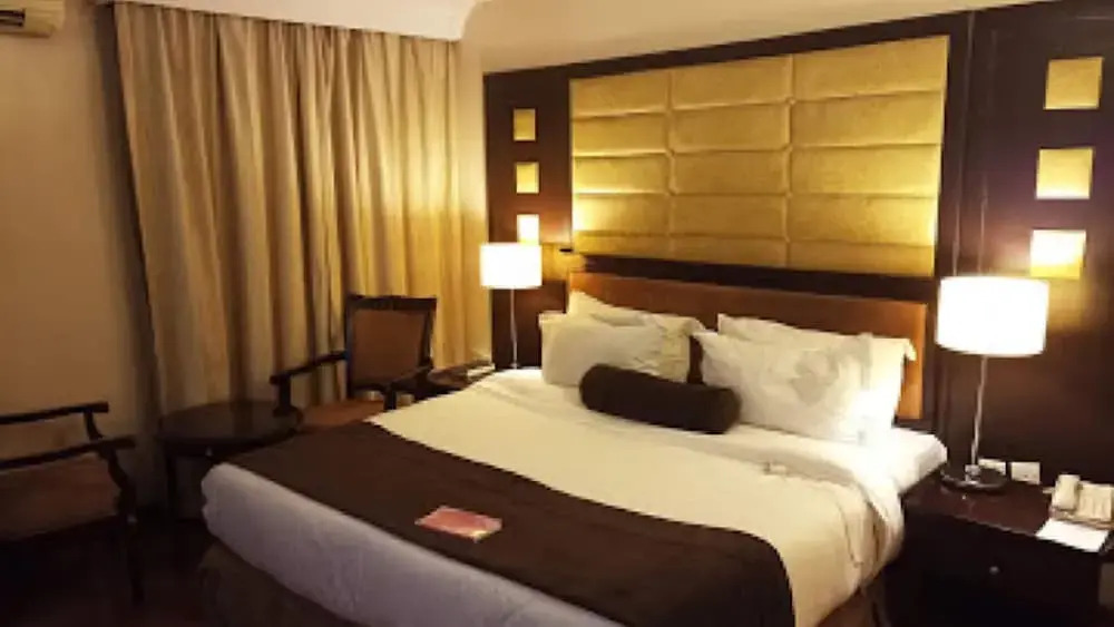 Room-owu Crown Hotel - Guest Room