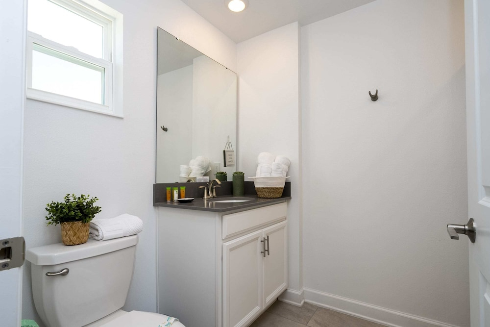 Splendid 5Bd Close to Disney at Storey Lake 4251