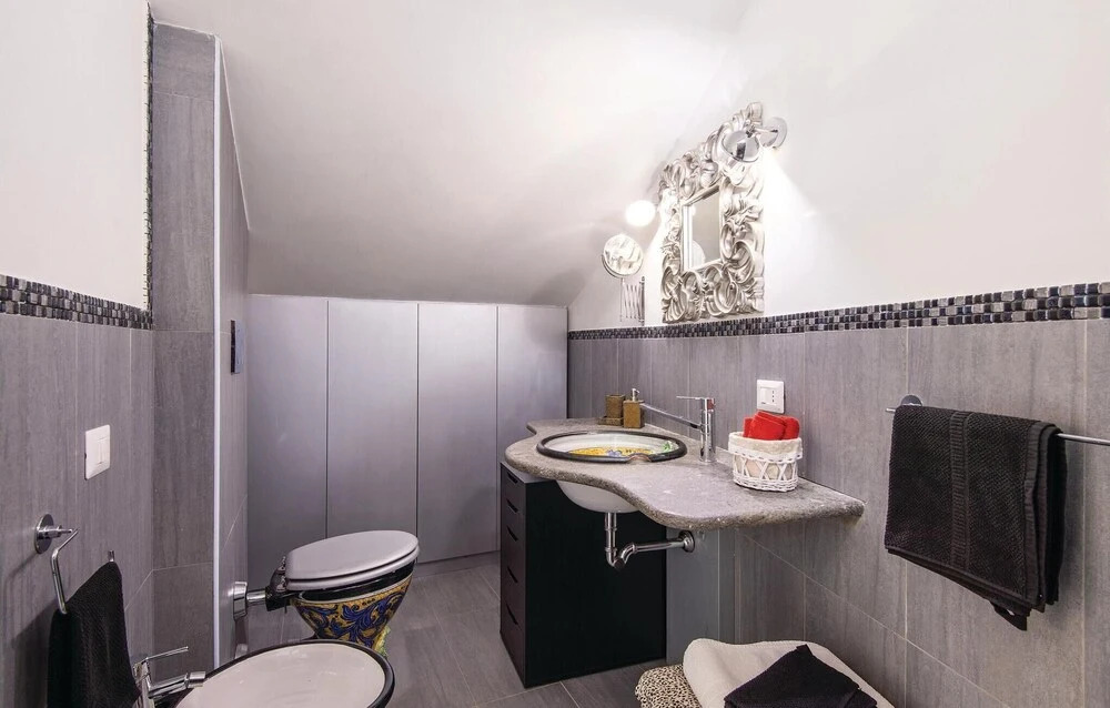 2 Bedroom Stunning Home In Roma